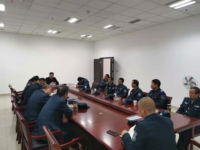 �������h